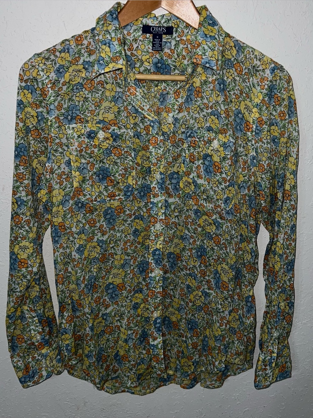 Chaps floral print long-sleeve button-up shirt Size Medium.